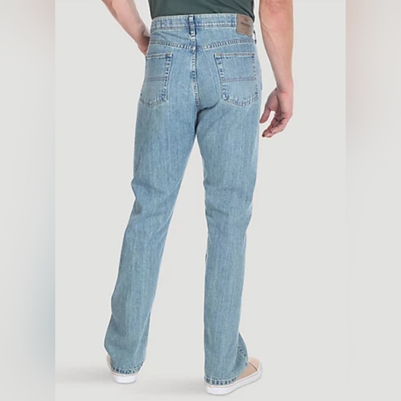 Men's Wrangler Authentics Regular fit comfort jeans - Picture 2 of 8